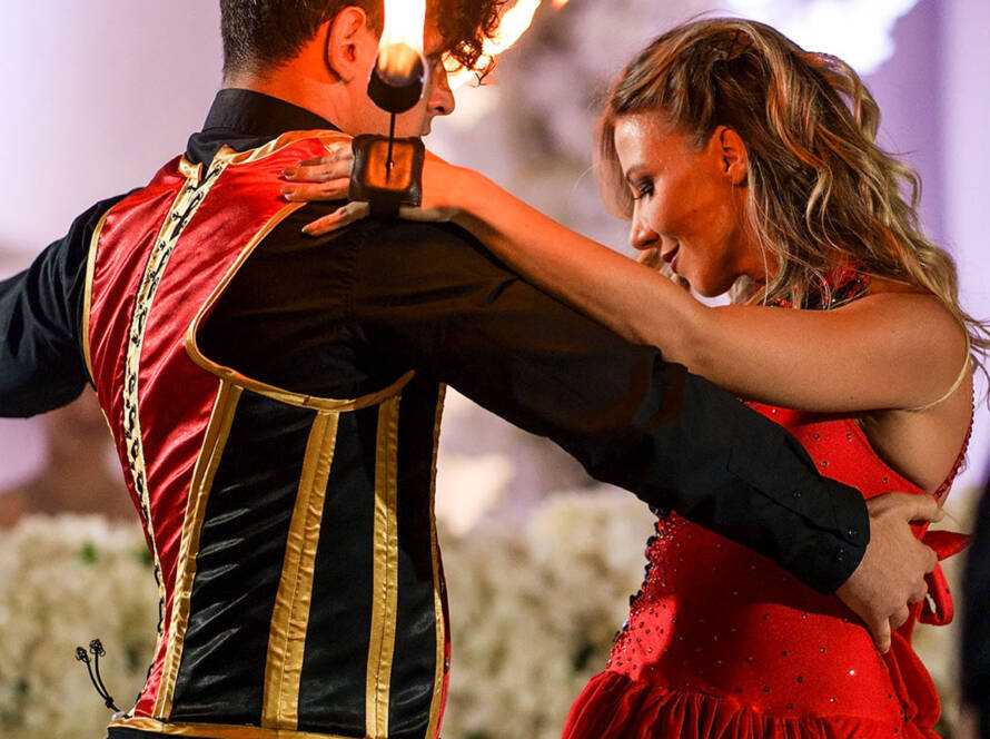 Akrobatski vatreni tango - jedna od najlepših plesnih atrakcija - Cirkus Exclusive
